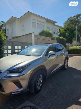 לקסוס NX NX300H Luxury הייבריד אוט' 2.5 (155 כ''ס) בנזין 2020 למכירה בפתח תקווה