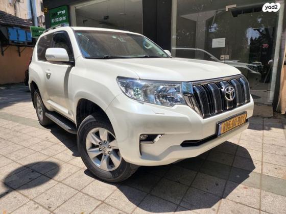 טויוטה לנד קרוזר קצר 4X4 Luxury אוט' דיזל 2.8 (177 כ"ס) דיזל 2019 למכירה בפתח תקווה