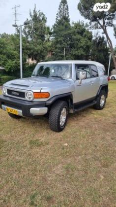 טויוטה FJ קרוזר 4X4 אוט' 4.0 (260 כ''ס) בנזין 2008 למכירה בפתח תקווה