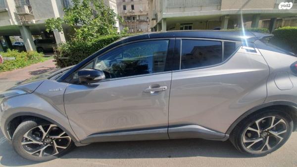 טויוטה C-HR Chic הייבריד אוט' 1.8 (98 כ"ס) בנזין 2018 למכירה בתל אביב יפו