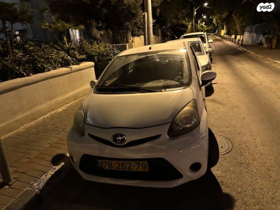 טויוטה אייגו (AYGO) Plus רובוטית 1.0 (69 כ''ס) בנזין 2012 למכירה בתל אביב יפו