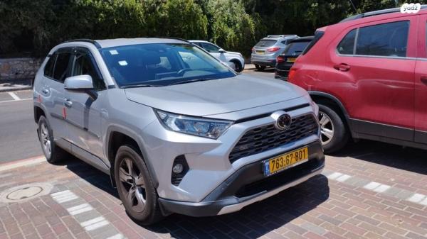 טויוטה RAV4 ארוך 4X2 Experience אוט' 2.0 (175 כ''ס) בנזין 2019 למכירה בחיפה