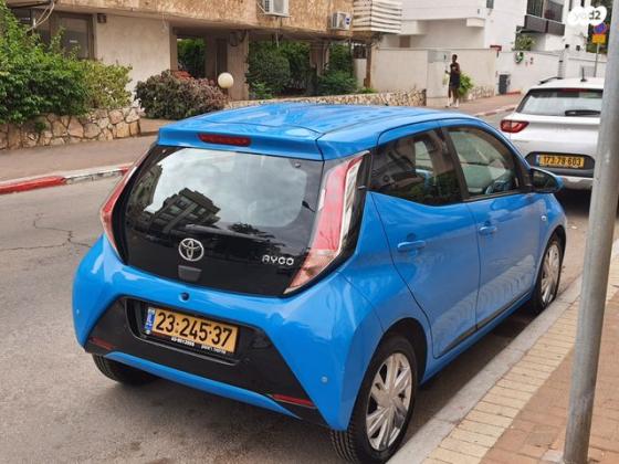 טויוטה אייגו (AYGO) X-Play אוט' 1.0 (69 כ"ס) בנזין 2016 למכירה בשוהם