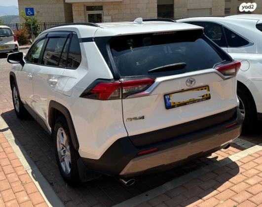 טויוטה RAV4 ארוך 4X2 Experience אוט' 2.0 (175 כ''ס) בנזין 2019 למכירה בכרמיאל