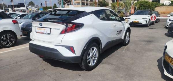 טויוטה C-HR Club הייבריד אוט' 1.8 (98 כ''ס) בנזין 2021 למכירה בראשון לציון