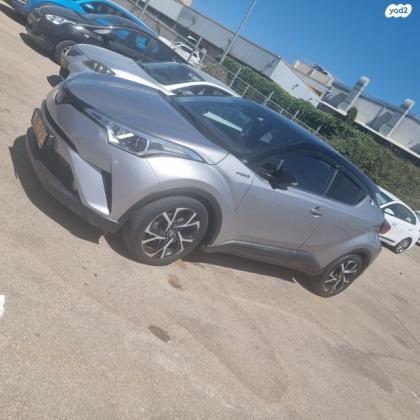 טויוטה C-HR Chic הייבריד אוט' 1.8 (98 כ"ס) בנזין 2018 למכירה ברמלה