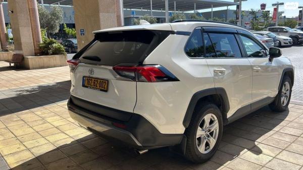 טויוטה RAV4 ארוך 4X2 Experience אוט' 2.0 (175 כ''ס) בנזין 2020 למכירה בראשון לציון