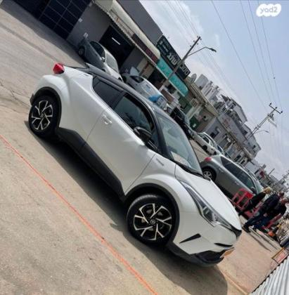 טויוטה C-HR Chic הייבריד אוט' 1.8 (98 כ"ס) בנזין 2019 למכירה בראשון לציון