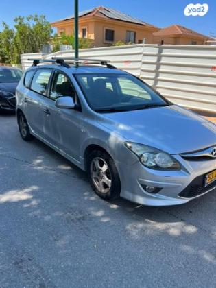 יונדאי i30CW Inspire סטיישן אוט' 1.6 (126 כ''ס) בנזין 2011 למכירה בהוד השרון