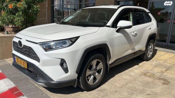 טויוטה RAV4 ארוך 4X2 Experience אוט' 2.0 (175 כ''ס) בנזין 2020 למכירה בראשון לציון