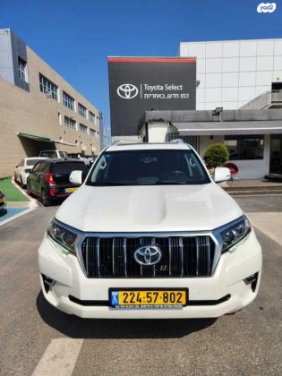 טויוטה לנד קרוזר ארוך 4X4 Luxury אוט' דיזל 7 מק' 2.8 (177 כ"ס) דיזל 2020 למכירה בראשון לציון