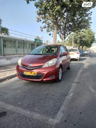 טויוטה יאריס Style אוט' 1.3 (99 כ"ס) בנזין 2013 למכירה בפתח תקווה