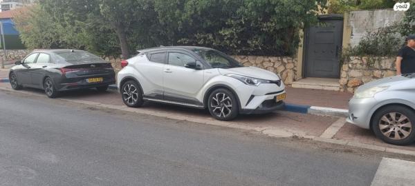 טויוטה C-HR Chic הייבריד אוט' 1.8 (98 כ"ס) בנזין 2018 למכירה ברמת גן