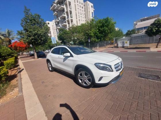 מרצדס GLA GLA200 Urban אוט' 1.6 (156 כ''ס) [2014-2017] בנזין 2016 למכירה ברמת גן