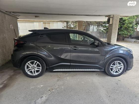 טויוטה C-HR Flame הצ'בק אוט' 1.8 (122 כ''ס) בנזין 2021 למכירה בפתח תקווה