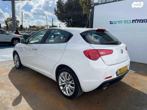 אלפא רומיאו ג'ולייטה Competizione אוטומט 1.4 (170 כ"ס) בנזין 2017 למכירה בפתח תקווה