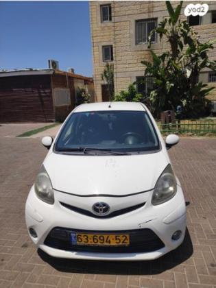 טויוטה אייגו (AYGO) Plus רובוטית 1.0 (69 כ''ס) בנזין 2012 למכירה בפתח תקווה