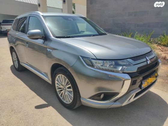 מיצובישי אאוטלנדר PHEV 4X4 Supreme הייבריד אוט' 5 מק' 2.4 (135 כ''ס) היברידי חשמל / בנזין 2020 למכירה בנעמי