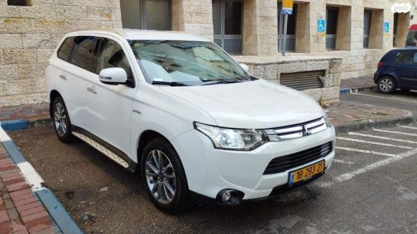 מיצובישי אאוטלנדר Instyle אוט' 7 מק' 2.0 (150 כ"ס) בנזין 2014 למכירה בירושלים