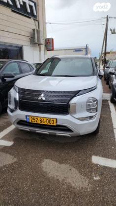 מיצובישי אאוטלנדר 4X4 Luxury TTH אוט' 7 מק' 2.5 (181 כ"ס) בנזין 2023 למכירה בקרית ביאליק