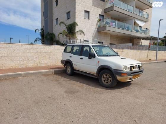 ניסאן טראנו ארוך 4X4 SR ידני 2.4 (118 כ''ס) בנזין 1997 למכירה בעפולה