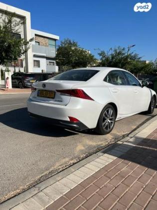 לקסוס IS300h Luxury SR הייבריד אוט' 2.5 (181 כ''ס) בנזין 2019 למכירה ברמת גן