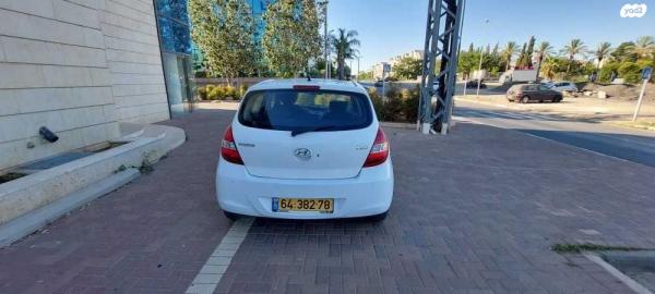 יונדאי i20 Inspire אוט' 1.4 (100 כ"ס) [2009-2015] בנזין 2011 למכירה בכפר סבא