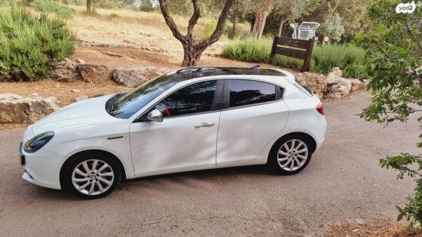 אלפא רומיאו ג'ולייטה Turismo ידני 1.4 (170 כ"ס) בנזין 2014 למכירה בבית שמש