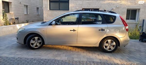 יונדאי i30CW Inspire סטיישן אוט' 1.6 (126 כ''ס) בנזין 2010 למכירה בראש צורים