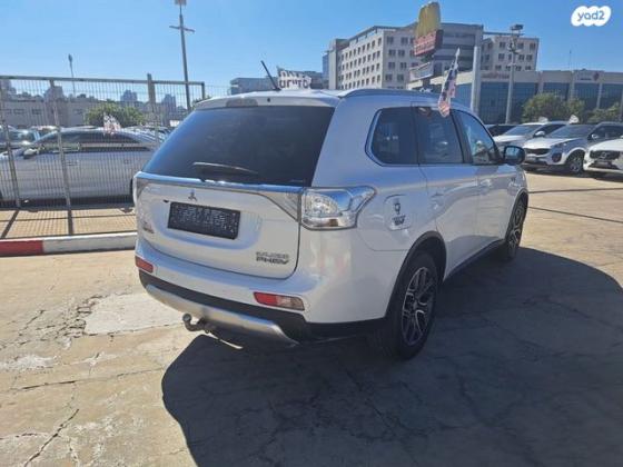 מיצובישי אאוטלנדר PHEV 4X4 הייבריד אוט' 5 מק' 2.0 (121 כ''ס) היברידי חשמל / בנזין 2015 למכירה בנתניה