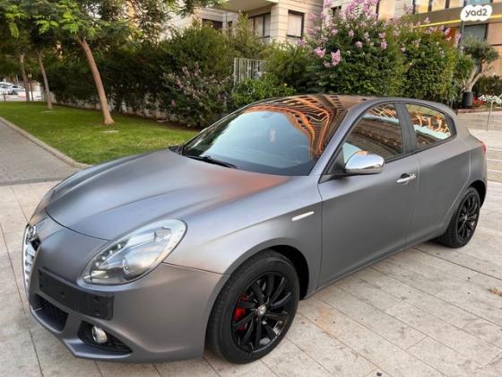 אלפא רומיאו ג'ולייטה Competizione SR רובוטית 1.4 (170 כ"ס) בנזין 2015 למכירה בבת ים