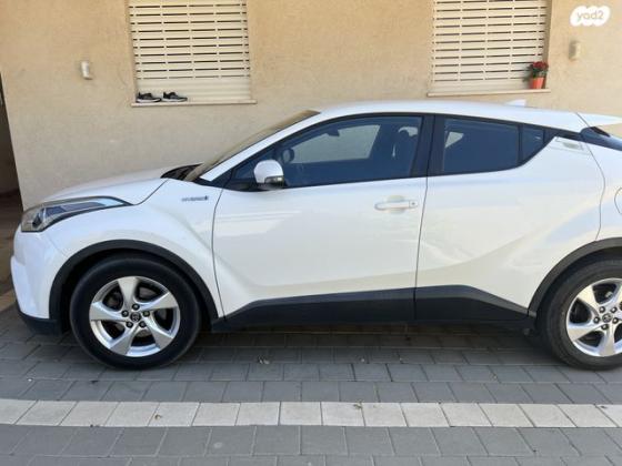 טויוטה C-HR Flow-P הייבריד אוט' 1.8 (98 כ"ס) בנזין 2018 למכירה בתל מונד