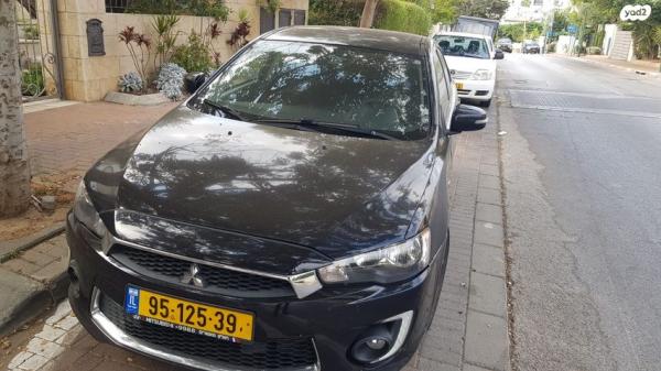 מיצובישי לנסר ספורטבק Sport אוט' 5 דל' 1.8 (140 כ"ס) בנזין 2017 למכירה בהרצליה