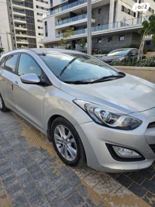 יונדאי i30 Inspire סטיישן אוט' 1.6 (135 כ"ס) בנזין 2015 למכירה ביבנה