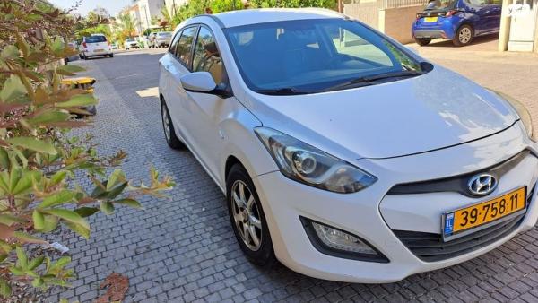 יונדאי i30 Inspire סטיישן אוט' 1.6 (135 כ"ס) בנזין 2013 למכירה ברחובות