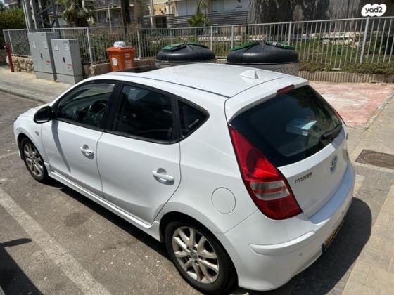 יונדאי i30 Supreme אוט' 1.6 (126 כ''ס) בנזין 2011 למכירה בבת ים