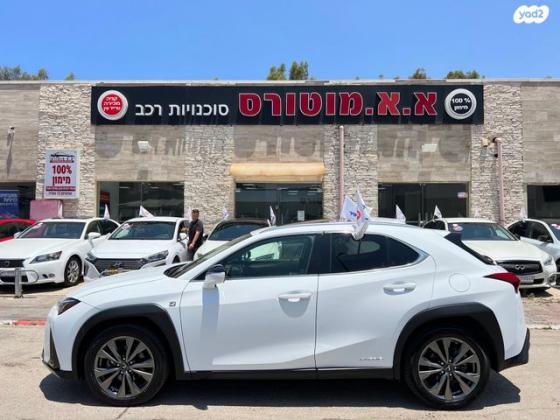 לקסוס UX UX250H F-Sport הייבריד אוט' 2.0 (152 כ''ס) בנזין 2019 למכירה בנתניה