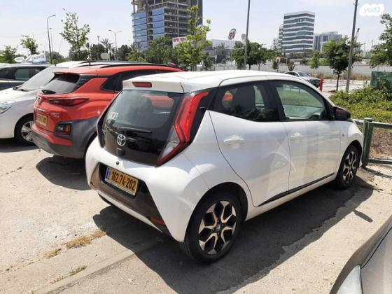 טויוטה אייגו (AYGO) X-Play אוט' 1.0 (72 כ''ס) בנזין 2020 למכירה בחולון