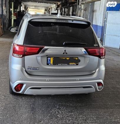 מיצובישי אאוטלנדר PHEV 4X4 Luxury הייבריד אוט' 5 מק' 2.4 (135 כ''ס) היברידי חשמל / בנזין 2020 למכירה ברעננה