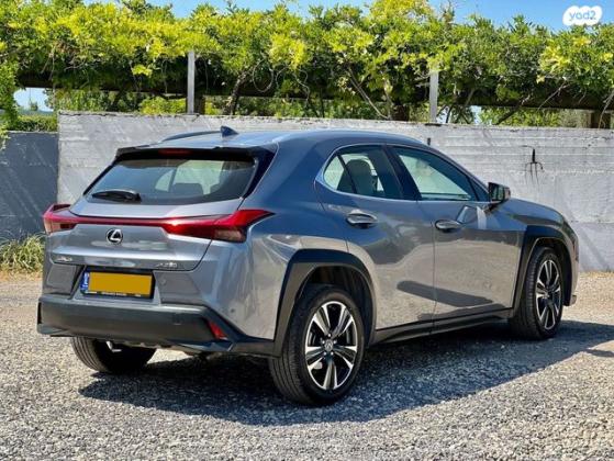 לקסוס UX UX200 Luxury אוט' 2.0 (173 כ''ס) בנזין 2020 למכירה במגשימים