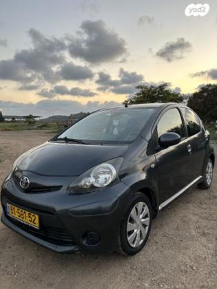 טויוטה אייגו (AYGO) Plus רובוטית 1.0 (69 כ''ס) בנזין 2013 למכירה בגבעת ברנר