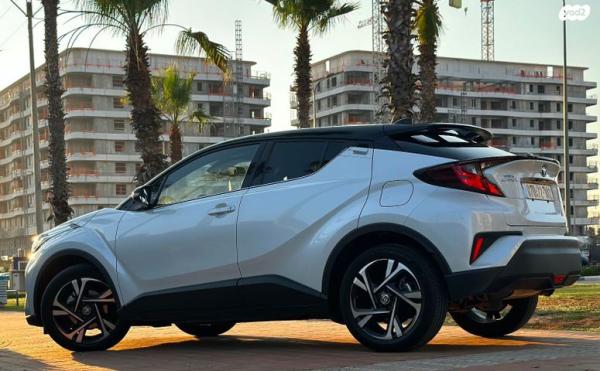 טויוטה C-HR Chic הייבריד אוט' 1.8 (98 כ"ס) בנזין 2022 למכירה בחולון