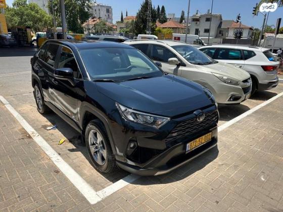 טויוטה RAV4 הייבריד E-xperience הייבריד 5 דל' אוט' 2.5 (178 כ''ס) בנזין 2022 למכירה בגבעת שמואל