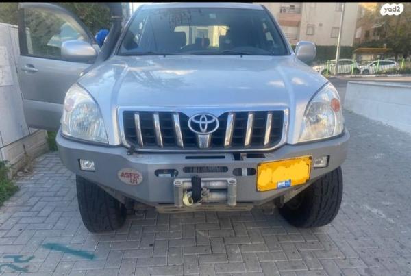 טויוטה לנד קרוזר ארוך 4X4 STD אוט' דיזל 8 מק' 3.0 (166 כ''ס) דיזל 2003 למכירה בראשון לציון