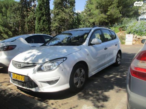 יונדאי i30CW Inspire סטיישן אוט' 1.6 (126 כ''ס) בנזין 2011 למכירה בכרמיאל