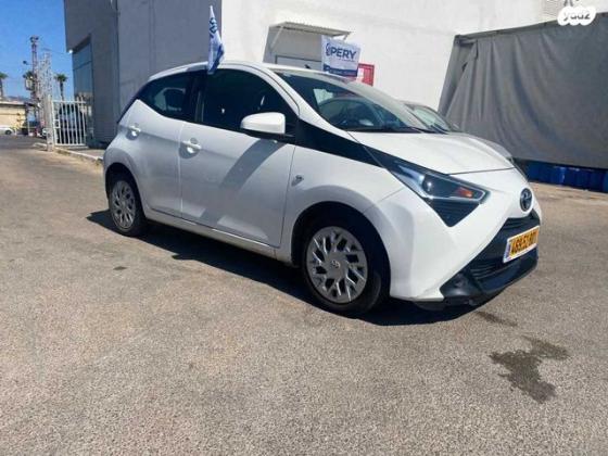 טויוטה אייגו (AYGO) X אוט' 1.0 (72 כ''ס) בנזין 2019 למכירה בחיפה