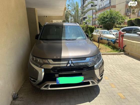 מיצובישי אאוטלנדר PHEV 4X4 Luxury הייבריד אוט' 5 מק' 2.4 (135 כ''ס) היברידי חשמל / בנזין 2019 למכירה בבת ים