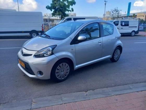 טויוטה אייגו (AYGO) Plus רובוטית 1.0 (69 כ''ס) בנזין 2013 למכירה בראשון לציון