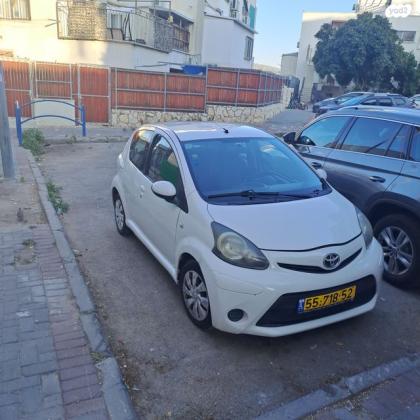 טויוטה אייגו (AYGO) Plus רובוטית 1.0 (69 כ''ס) בנזין 2013 למכירה בבית שמש