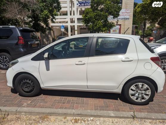 טויוטה יאריס Style אוט' 1.3 (99 כ"ס) בנזין 2013 למכירה במודיעין מכבים רעות